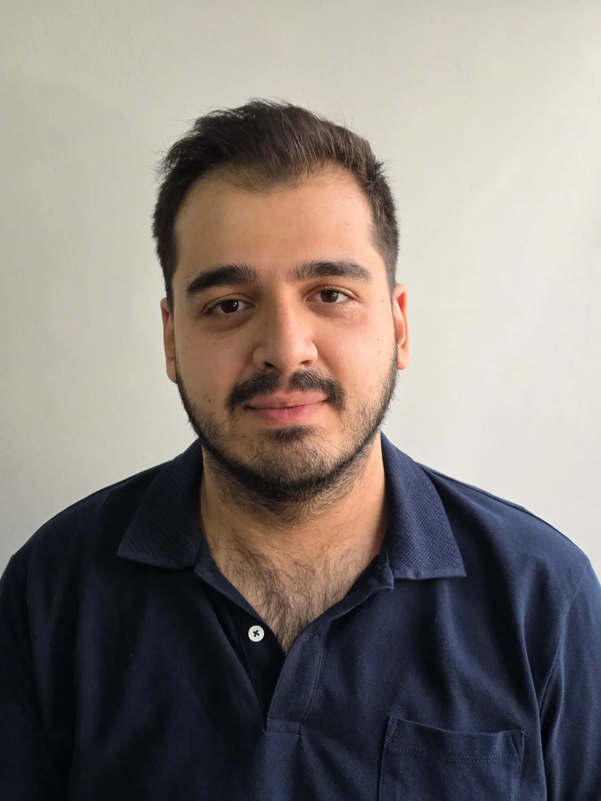 Gitar ve piyano eğitmeni M. Serhat B.